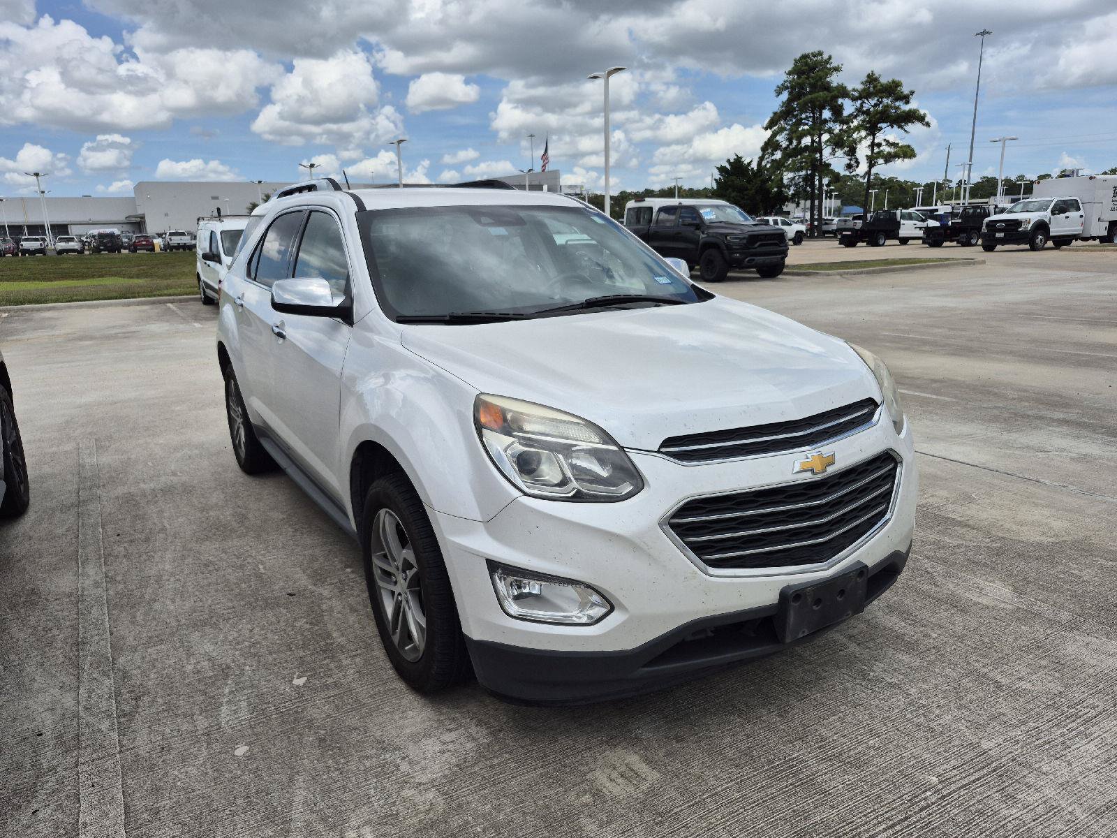 Used 2017 Chevrolet Equinox Premier w/ Enhanced Convenience Package FWD image 12