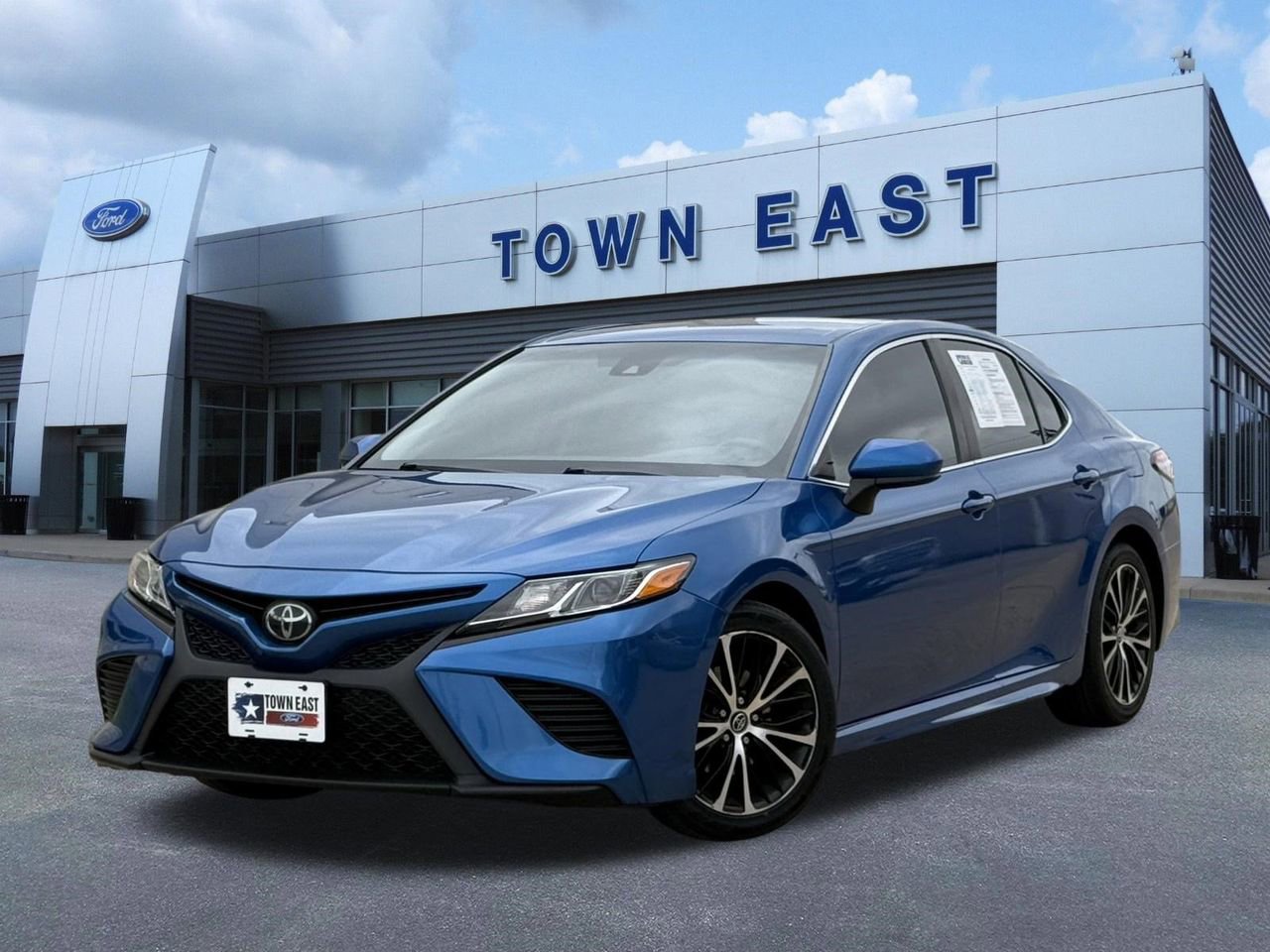 Used 2019 Toyota Camry SE image 1