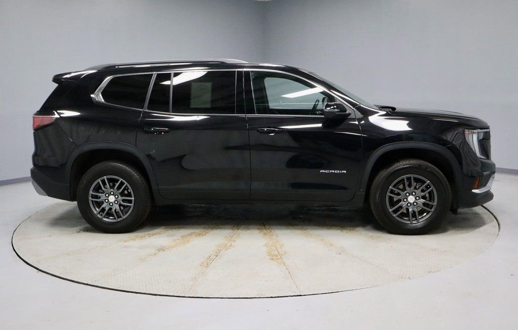 Used 2025 GMC Acadia Elevation image 6