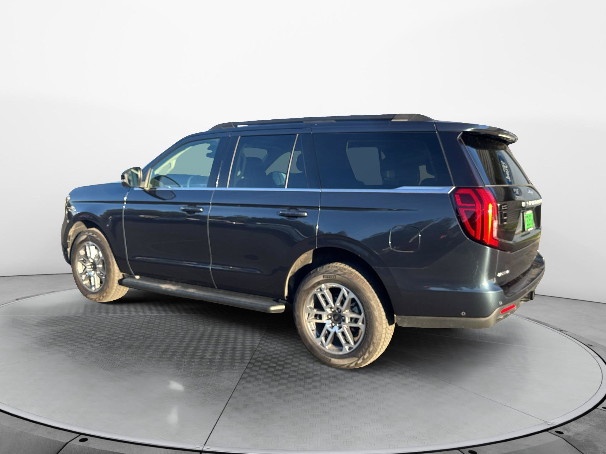 Certified 2025 Ford Expedition Active AWD/4WD image 4