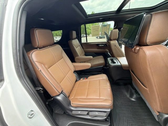 Used 2025 Chevrolet Suburban High Country AWD/4WD image 33