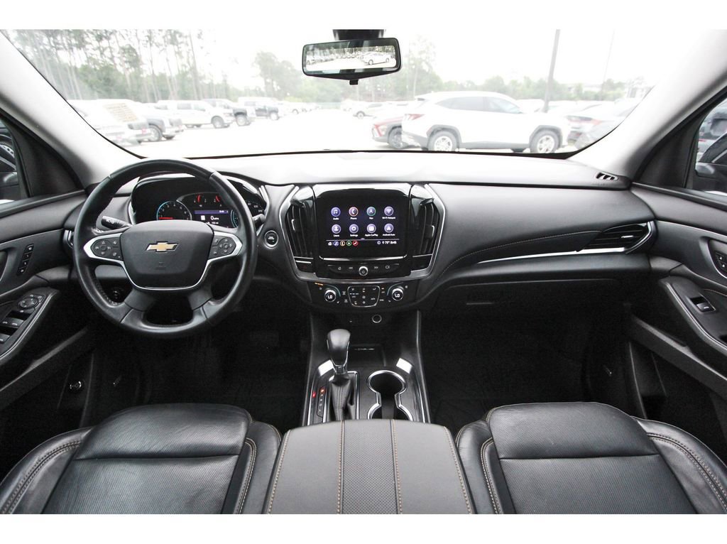 Used 2021 Chevrolet Traverse Premier w/ LPO, Blackout Package FWD image 14