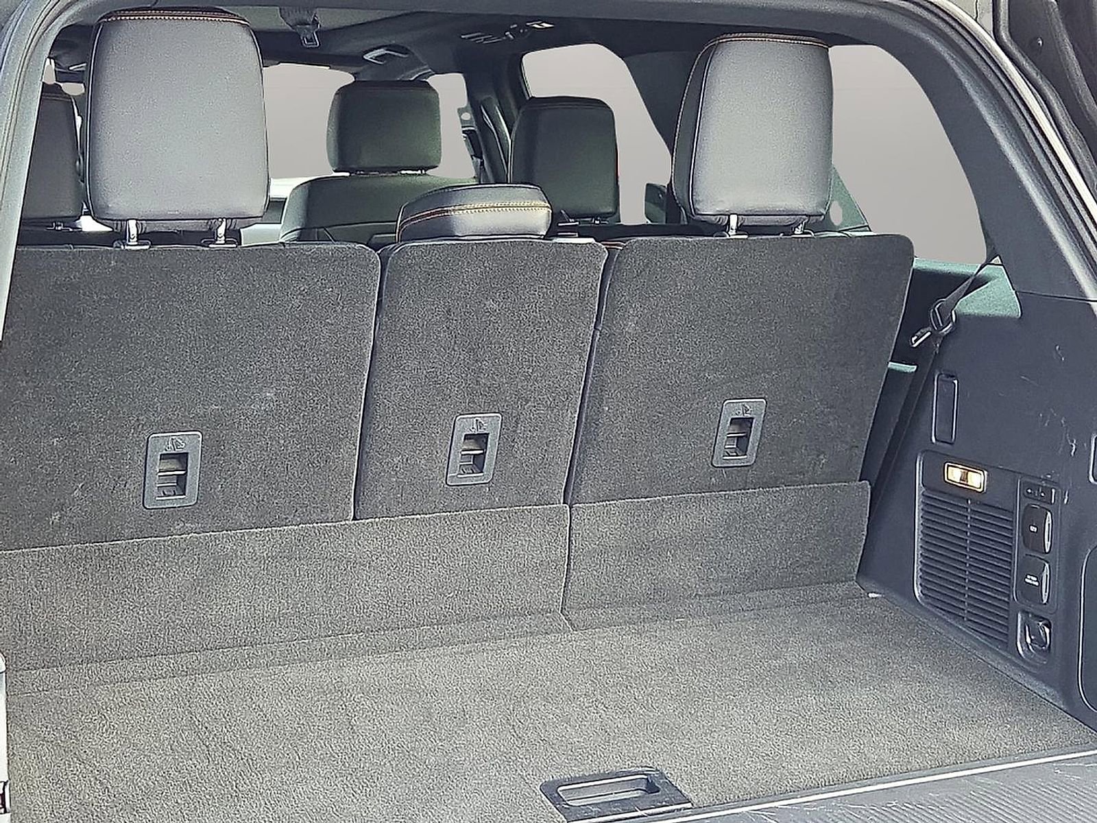 Certified 2025 Ford Expedition Tremor image 8