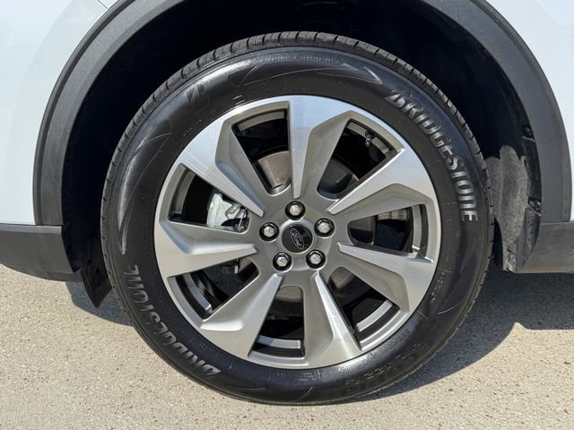 Certified 2025 Ford Escape Platinum w/ Premium Technology Package image 13