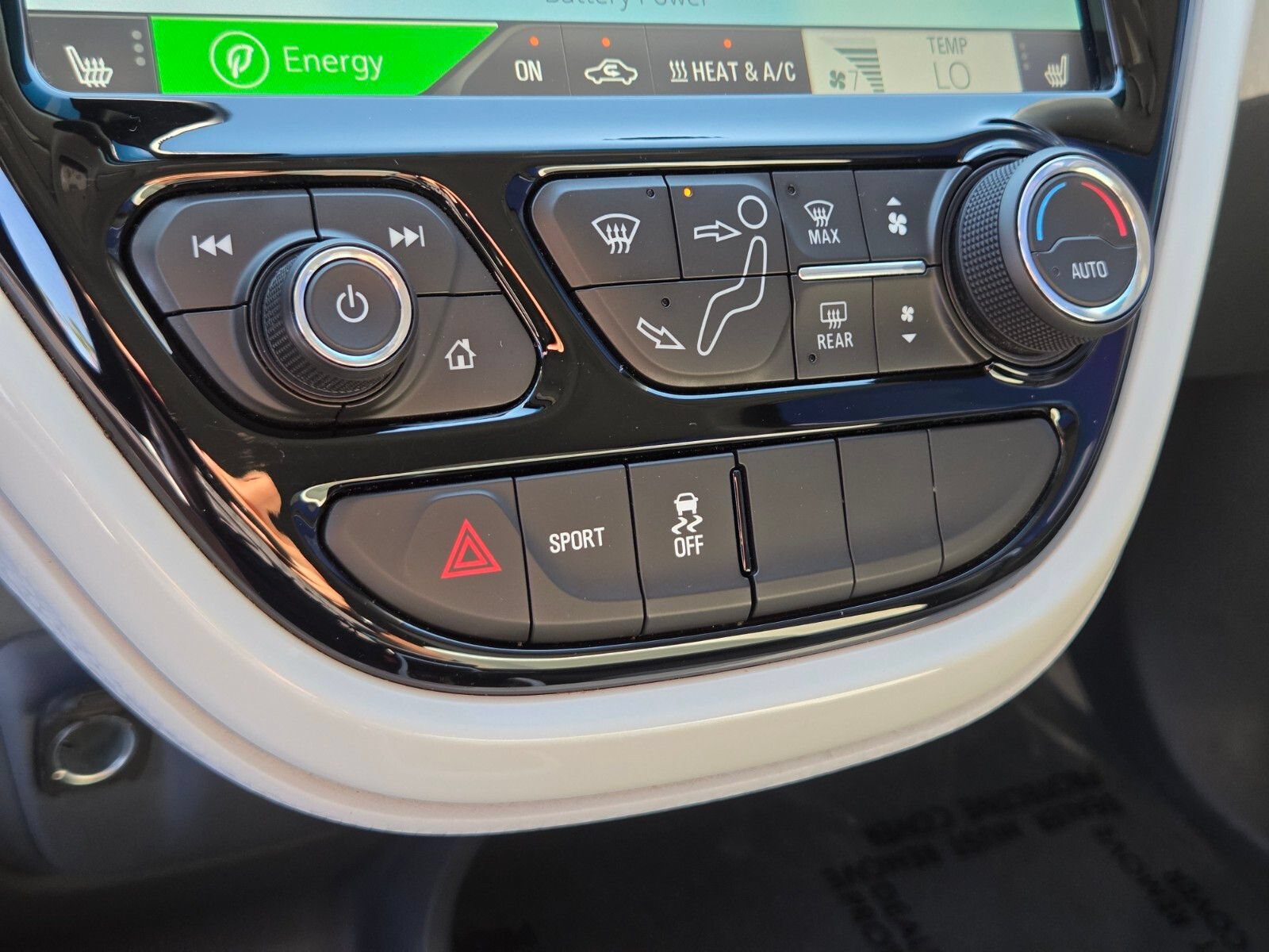 Used 2018 Chevrolet Bolt LT FWD image 22