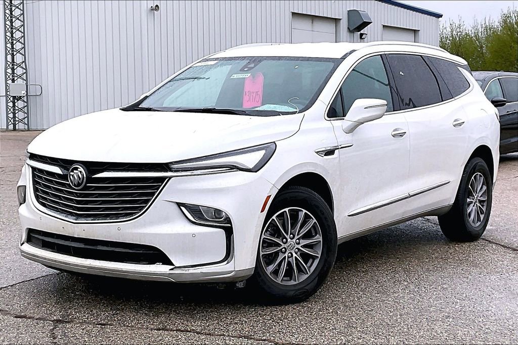 Used 2024 Buick Enclave Premium AWD/4WD image 2