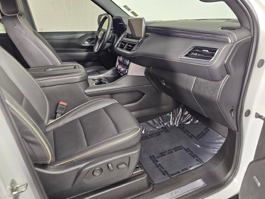 Used 2024 GMC Yukon XL SLT w/ SLT Luxury Package AWD/4WD image 11