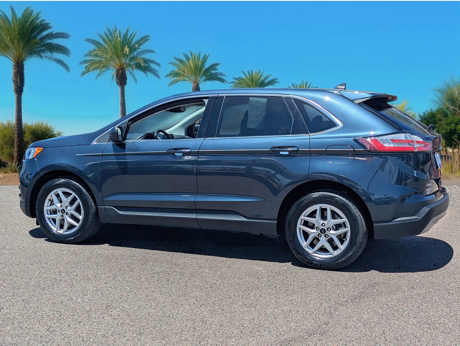 Certified 2023 Ford Edge SEL w/ Convenience Package AWD/4WD image 3