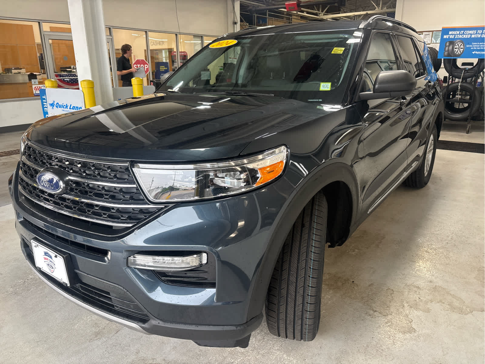 Certified 2024 Ford Explorer XLT w/ Equipment Group 202A AWD/4WD image 3