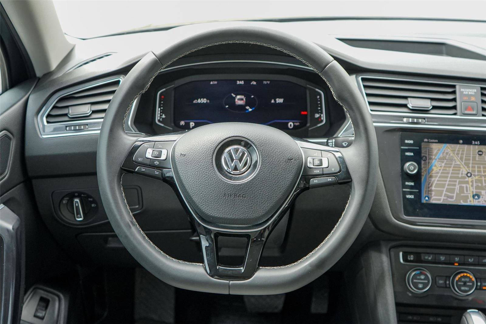 Used 2021 Volkswagen Tiguan SEL AWD/4WD image 27