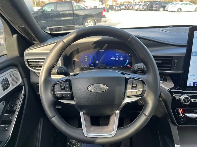 Certified 2022 Ford Explorer Platinum w/ Equipment Group 601A image 50