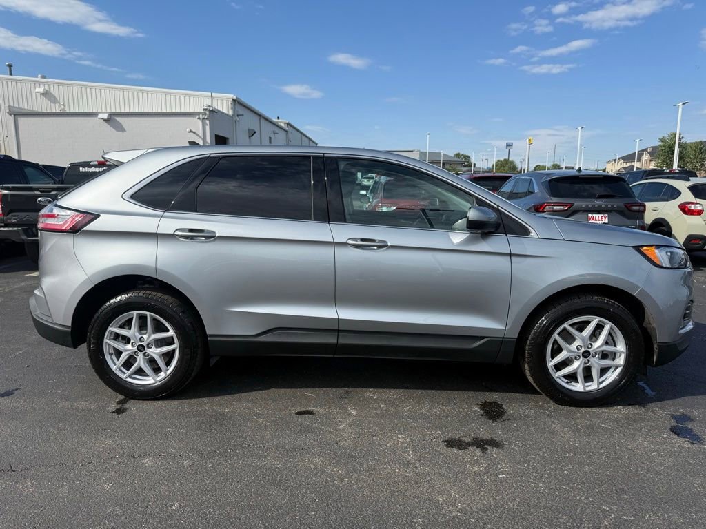 Certified 2023 Ford Edge SEL w/ Convenience Package AWD/4WD image 2
