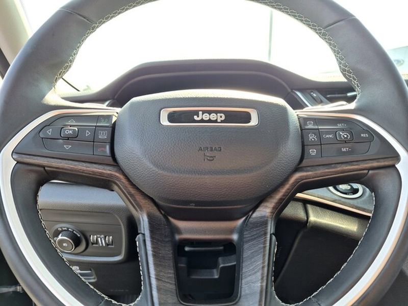 Used 2022 Jeep Grand Cherokee Limited image 30