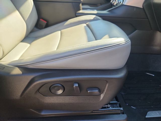 Used 2024 GMC Yukon XL SLT w/ SLT Luxury Package image 34