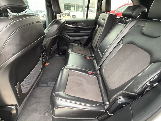 Used 2023 Jeep Grand Cherokee Altitude image 16