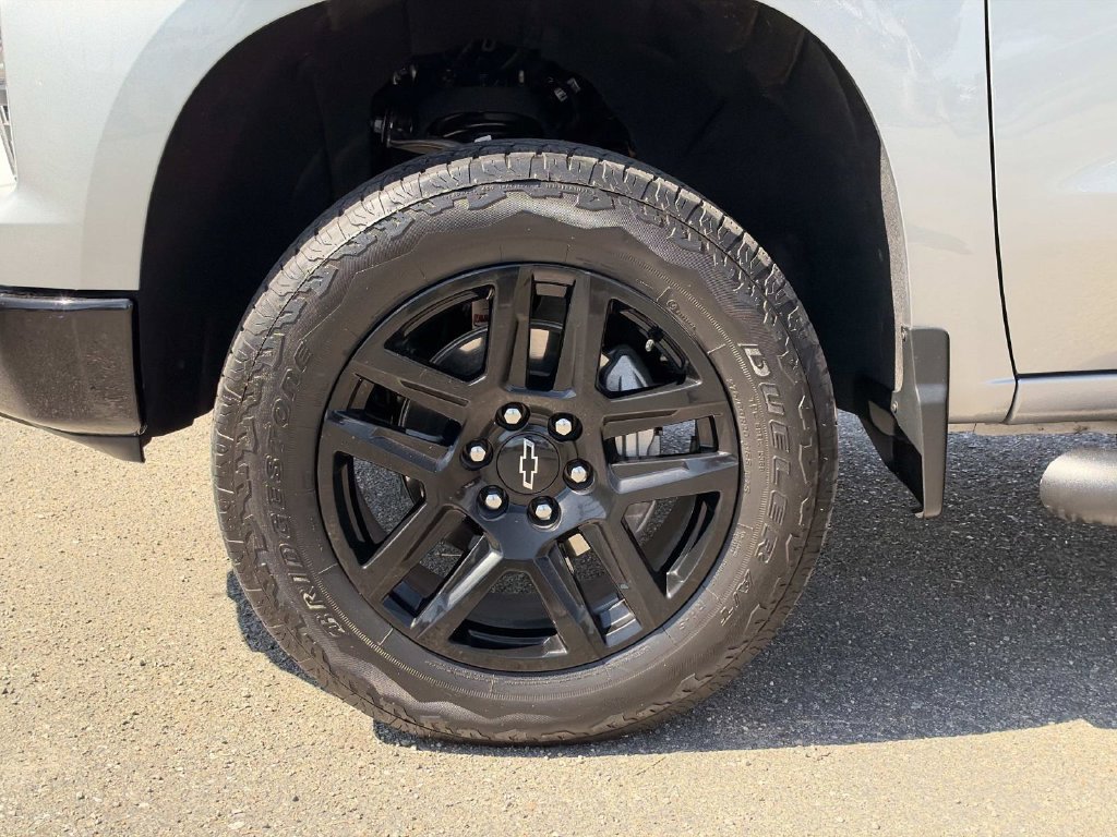 Used 2024 Chevrolet Silverado 1500 Custom Trail Boss w/ Turbomax Blackout Package AWD/4WD image 28