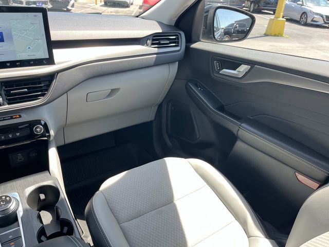 Certified 2025 Ford Escape SE FWD image 21