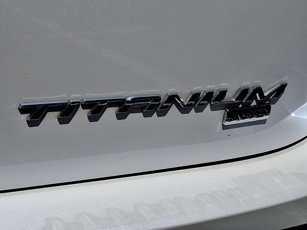 Certified 2018 Ford Edge Titanium w/ Equipment Group 301A AWD/4WD image 30