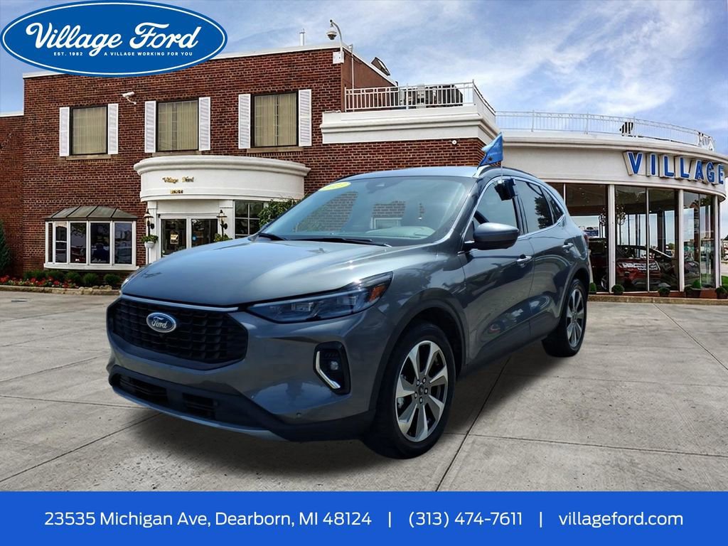 Certified 2023 Ford Escape Platinum w/ Class II Trailer Tow Package AWD/4WD image 5