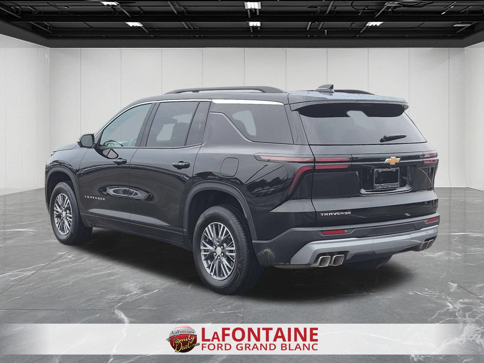Used 2026 Chevrolet Traverse LT w/ Driver Confidence Package FWD image 3
