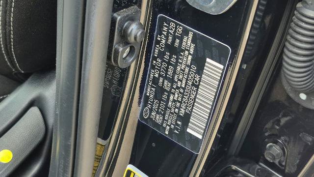 Used 2025 Hyundai Venue SEL FWD image 14
