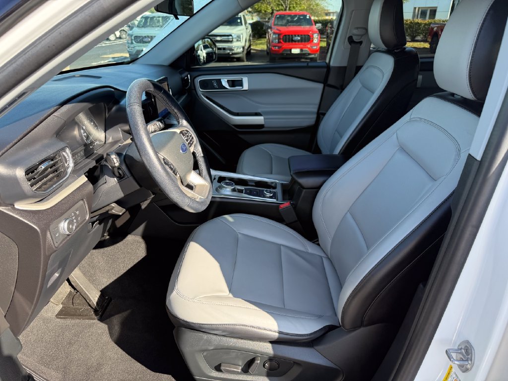 Certified 2021 Ford Explorer XLT w/ Equipment Group 202A AWD/4WD image 15