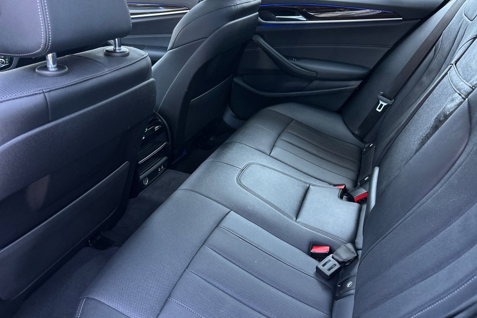 Used 2023 BMW 540i w/ M Sport Package image 11