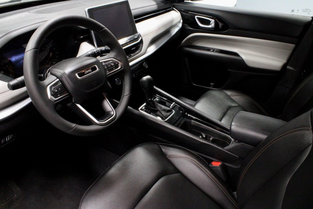 Used 2024 Jeep Compass Limited image 22