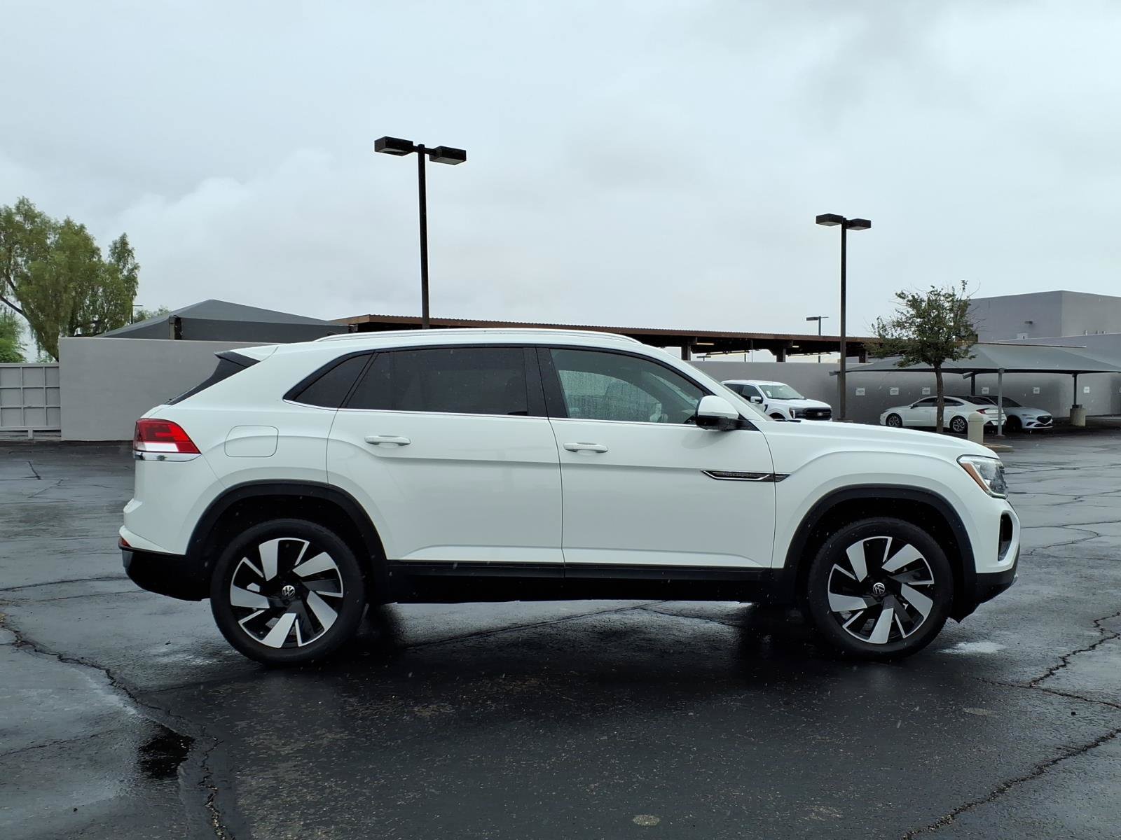 Used 2025 Volkswagen Atlas Cross Sport SE FWD image 6