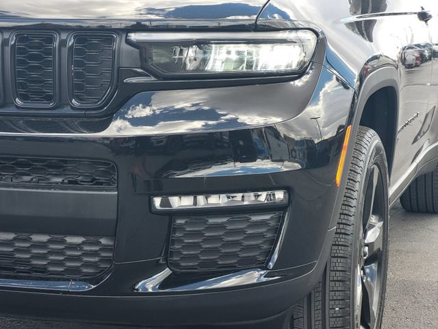 Used 2025 Jeep Grand Cherokee L Limited w/ Black Appearance Package RWD image 9