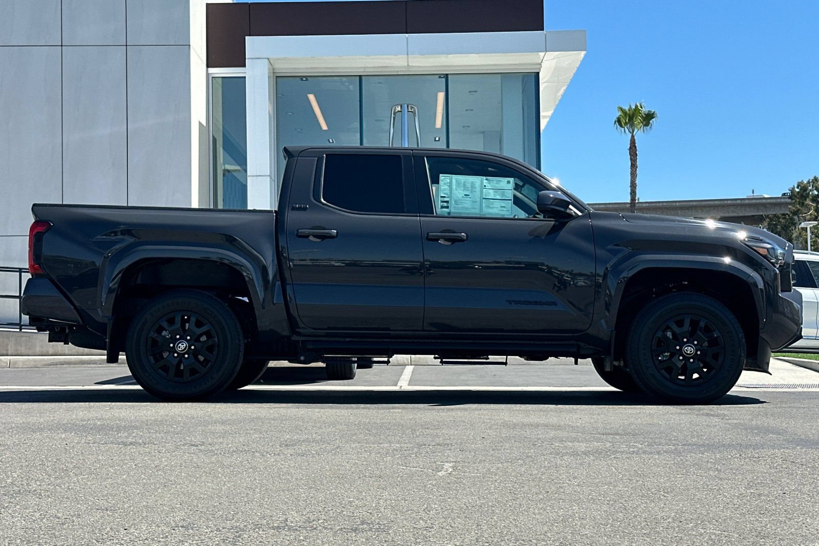 Used 2024 Toyota Tacoma SR5 AWD/4WD image 2