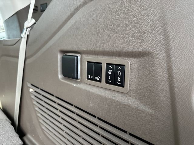 Used 2023 GMC Yukon Denali image 47