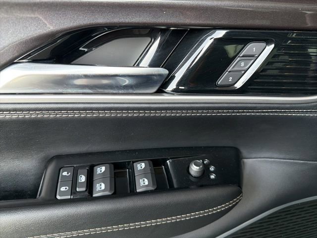 Used 2023 Jeep Wagoneer Base image 16