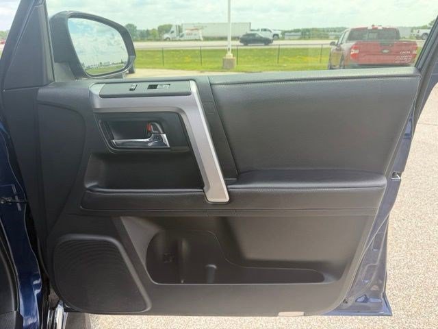 Used 2023 Toyota 4Runner Limited AWD/4WD image 43