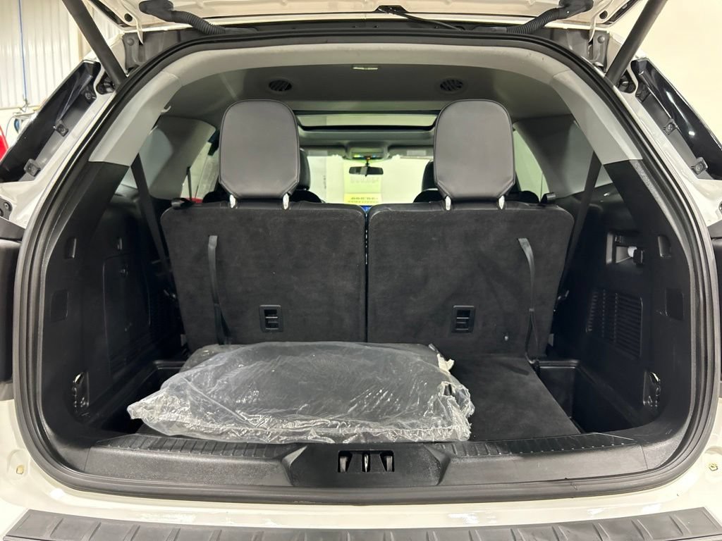 Certified 2022 Ford Explorer XLT w/ Equipment Group 202A AWD/4WD image 28