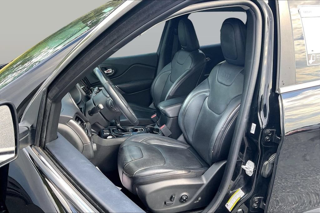 Used 2019 Jeep Cherokee Limited w/ Luxury Group FWD image 25