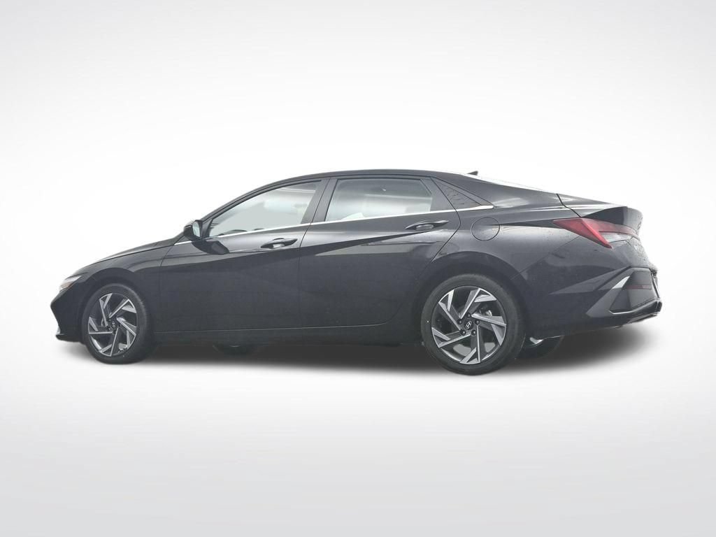 Used 2025 Hyundai Elantra Limited FWD image 45