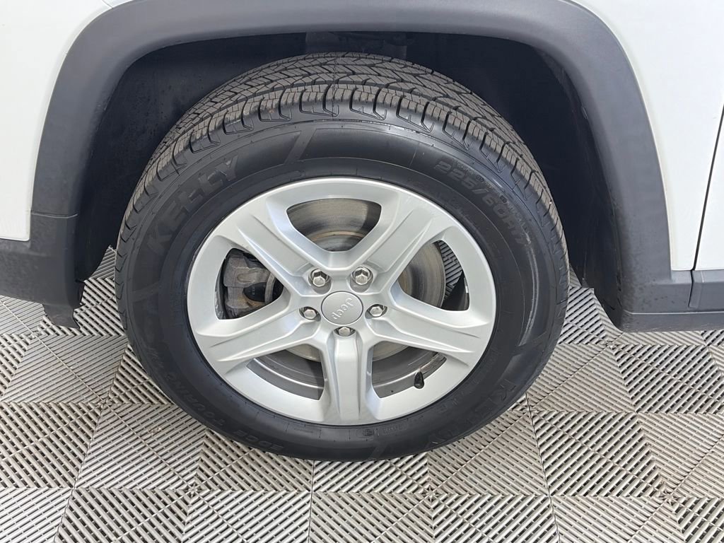 Used 2023 Jeep Compass Sport image 8