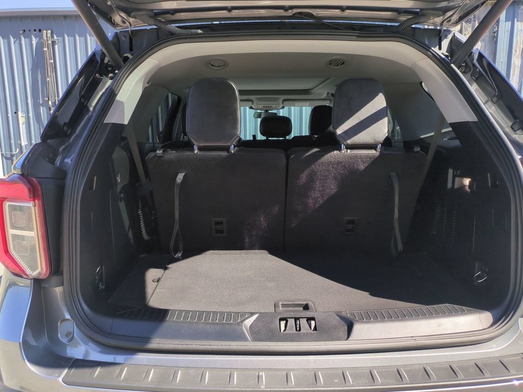 Certified 2021 Ford Explorer XLT w/ Equipment Group 202A RWD image 7