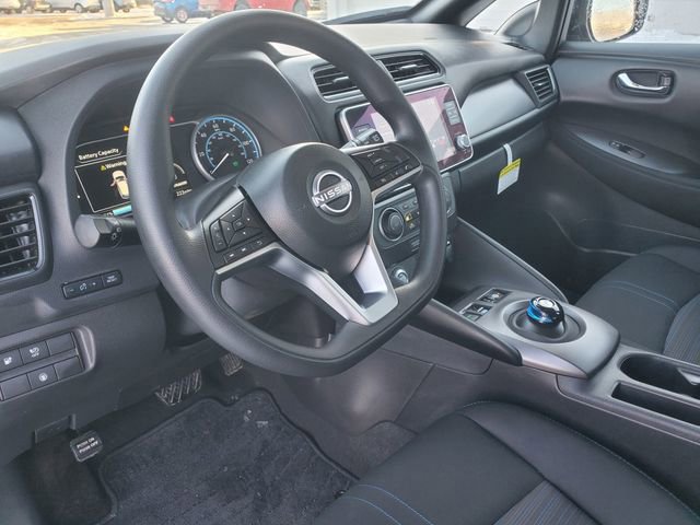 Used 2025 Nissan Leaf S image 10