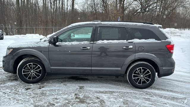 Used 2019 Dodge Journey SE w/ Blacktop Package image 2