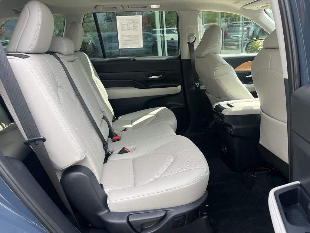 Used 2025 Toyota Grand Highlander FWD image 18
