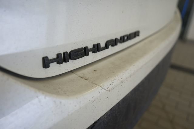 Used 2021 Toyota Highlander XLE AWD/4WD image 13