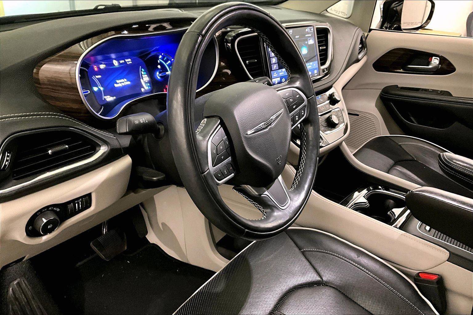 Used 2022 Chrysler Pacifica Limited image 12