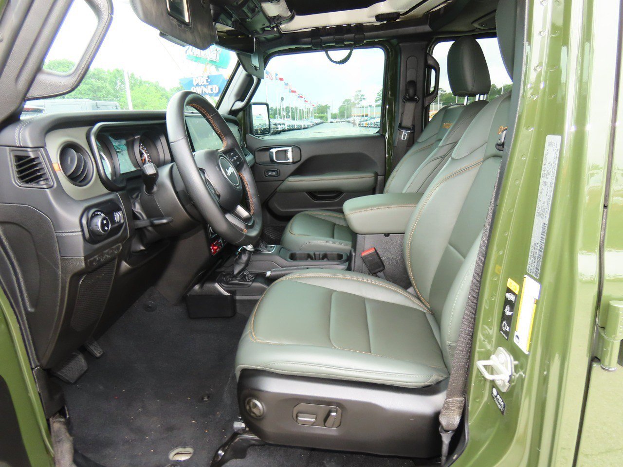 Used 2024 Jeep Gladiator Mojave AWD/4WD image 25