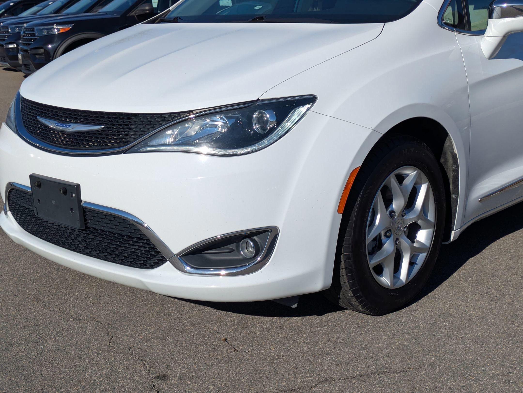 Used 2020 Chrysler Pacifica Limited image 10