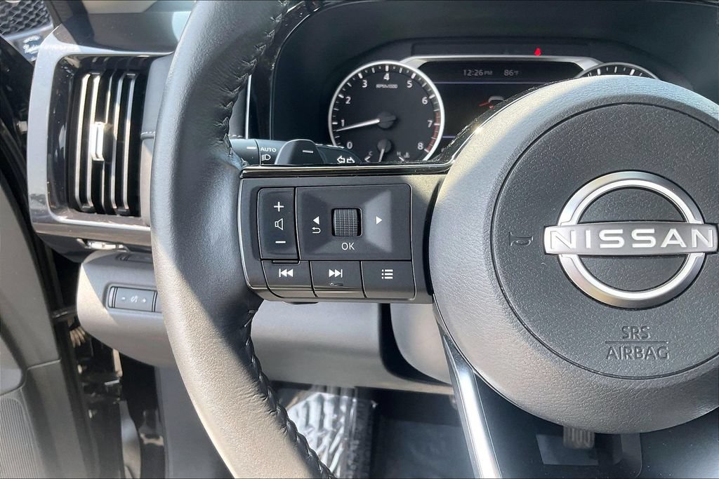Used 2022 Nissan Pathfinder SV FWD image 17