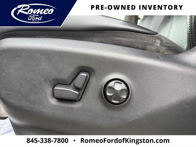 Used 2018 Chrysler Pacifica Touring-L FWD image 23