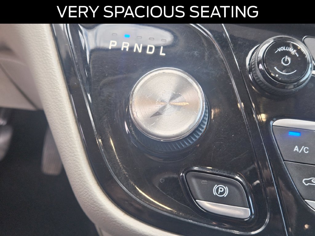 Used 2020 Chrysler Pacifica Touring-L FWD image 29