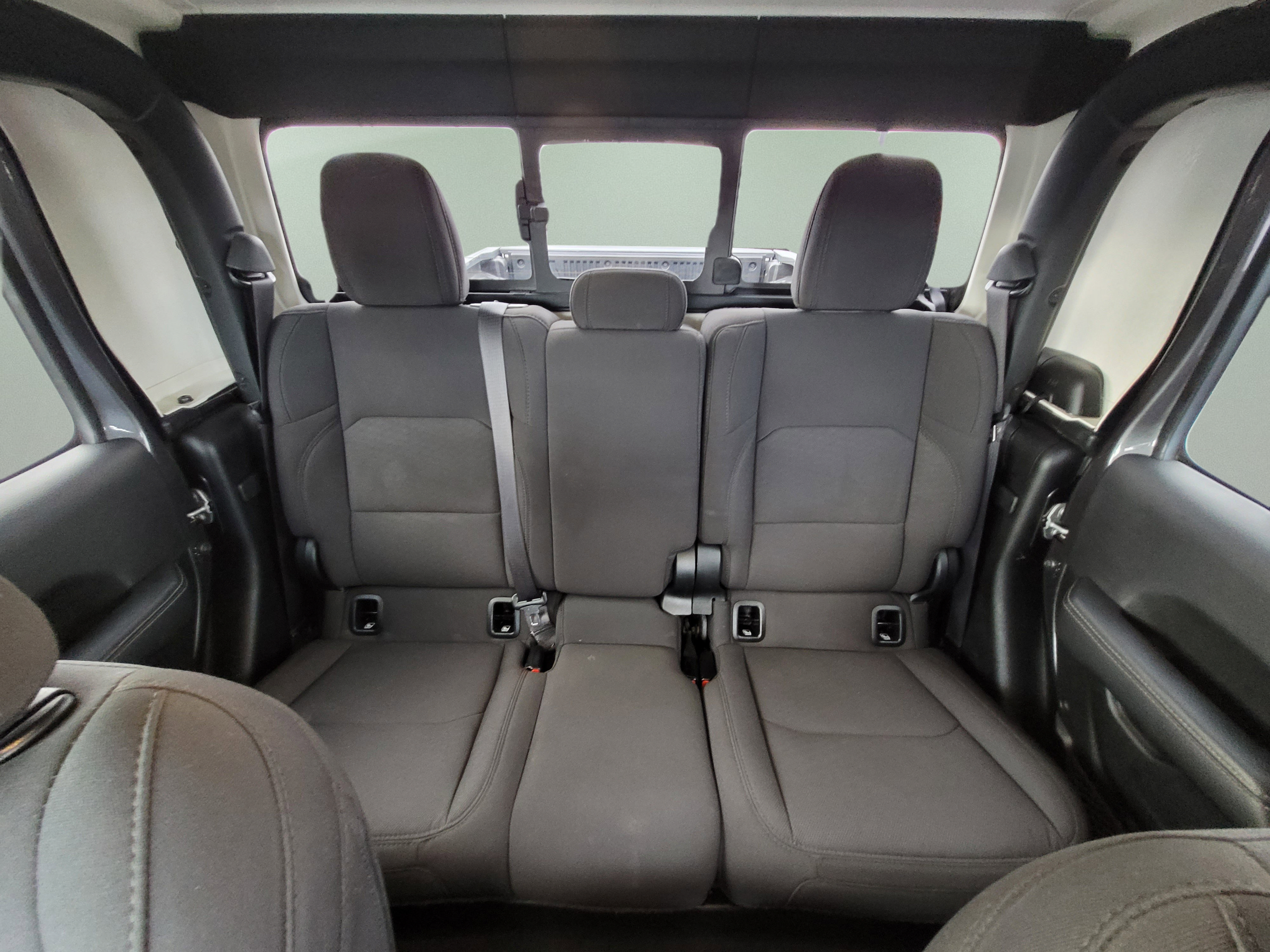 Used 2023 Jeep Gladiator Overland AWD/4WD image 18